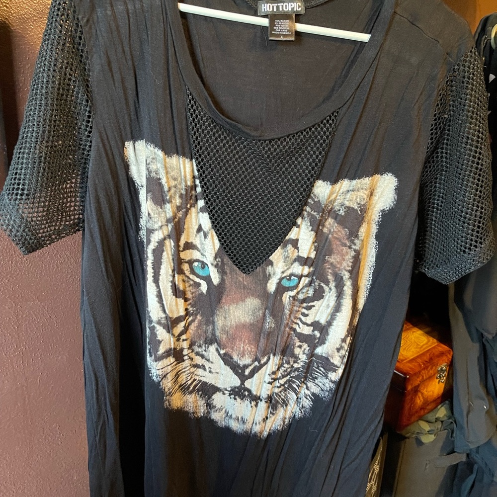 Hot Topic Plus Size 4 Top